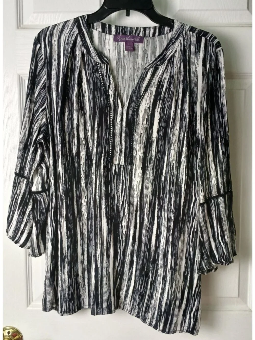 Gloria Vanderbilt Women's Large Nova Flutter Sleeve Blouse Black White #D-37 - Picture 7 of 7